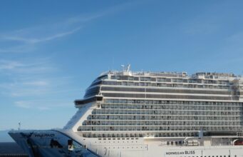 Tips for Saving on Cruises with Airfare Bundles